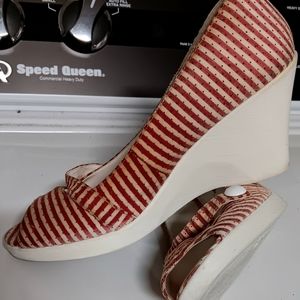 ***SOLD ON FB*** - Y2K Candycane Striped Wedge Heels Womens 8M (US)